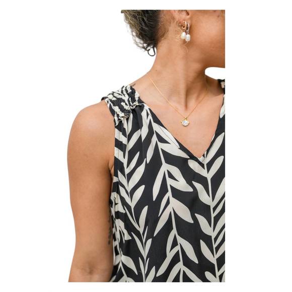 NEW SKIES ARE BLUE office talk sleeveless top in black - Picture 3 of 3